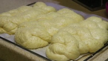 Yahudi challah çörek pişirme için hazır