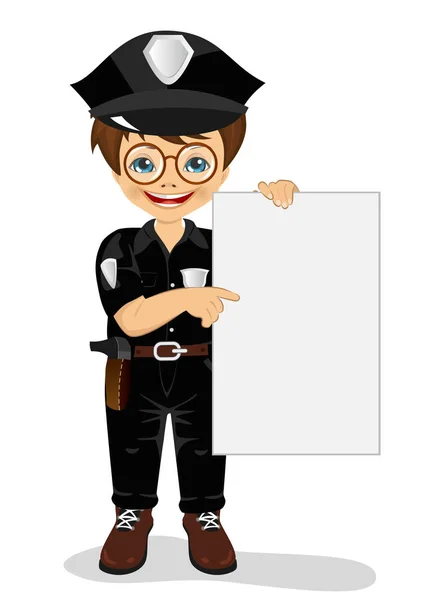 Sorridente ragazzino indossando uniforme della polizia in possesso di un bordo vuoto — Vettoriale Stock