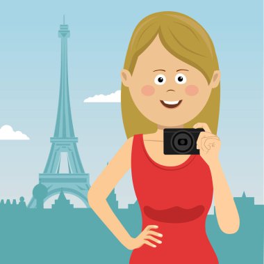 Genç turist kadın film kamera ile Paris'te Eyfel Kulesi önünde duruyor.