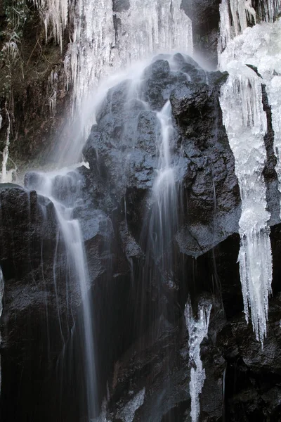 La cascata ghiacciata - Conca della Campania — Foto Stock