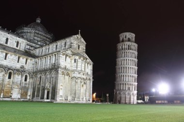 Campo dei Miracoli ve Pisa Kulesi nght tarafından