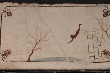 Capaccio Paestum, İtalya - 25 Nisan 2014: Tuffatore 'un mezarının kapak levhası ayrıntıları