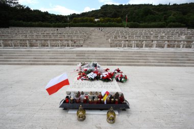 Cassino, İtalya - 18 Mayıs 2011: General Anders 'in Montecassino' daki Polonya savaş askeri mezarlığındaki mezarı