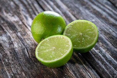 ahşap zemin üzerine kireç