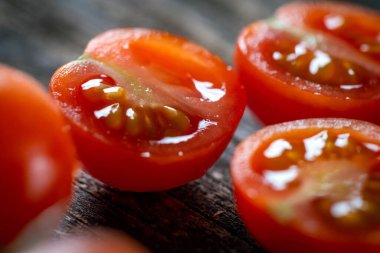 taze, sulu kiraz domatesleri