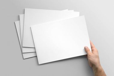 Boş A4 fotogerçekçi manzara broşür mockup ışık gri arka plan üzerinde. 