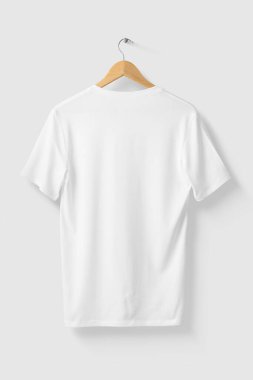 Tahta askıda beyaz V-Neck Model-up, arka tarafta. Yüksek çözünürlük.