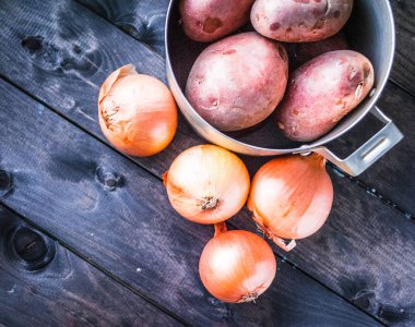 Çiğ patates ve soğan