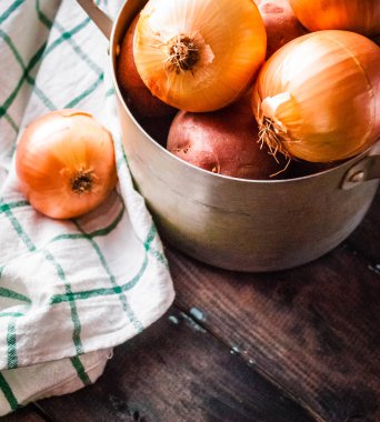 Çiğ patates ve soğan