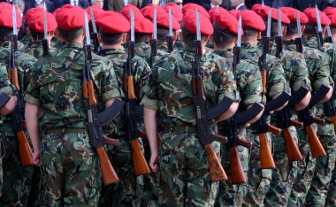 Varna, Bulgaristan 6 Mayıs kutluyor, Saint George gün Victorious ve Bulgar ordusu günü askeri geçit töreni. 6 Mayıs 2016 Sofya, Bulgaristan