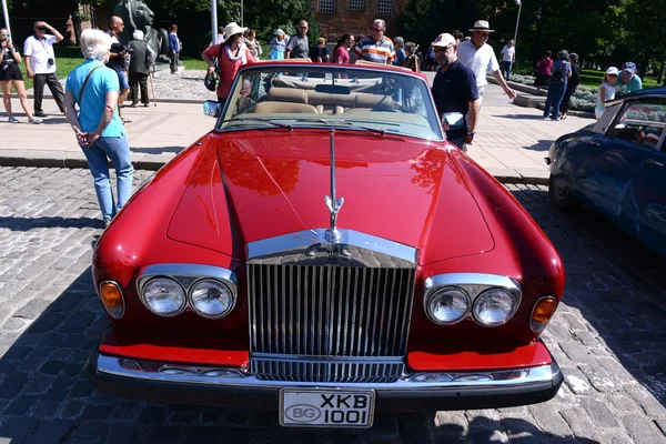 Voiture rétro sur Vintage Car Parade 2016 sur Juin 11, 2016 à Sofiq, Bulgarie . — Photo