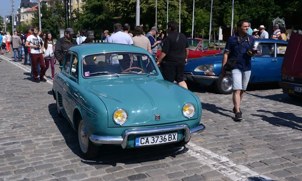 Voiture rétro sur Vintage Car Parade 2016 sur Juin 11, 2016 à Sofiq, Bulgarie . — Photo