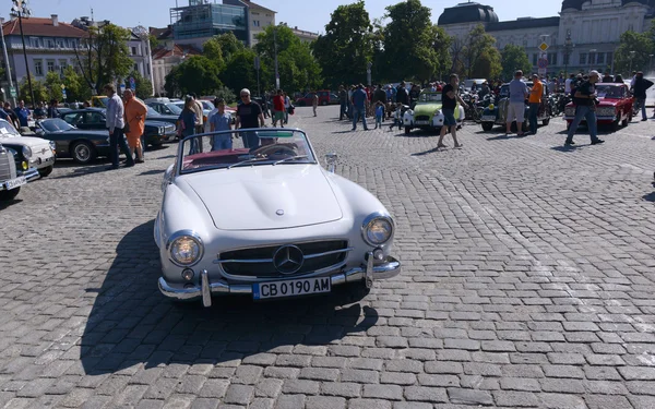 Voiture rétro sur Vintage Car Parade 2016 sur Juin 11, 2016 à Sofiq, Bulgarie . — Photo