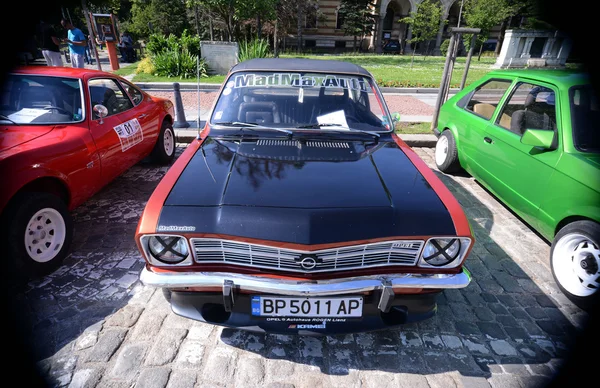 Auto retrò sulla Vintage Car Parade 2016 l '11 giugno 2016 a Sofiq, Bulgaria . — Foto Stock