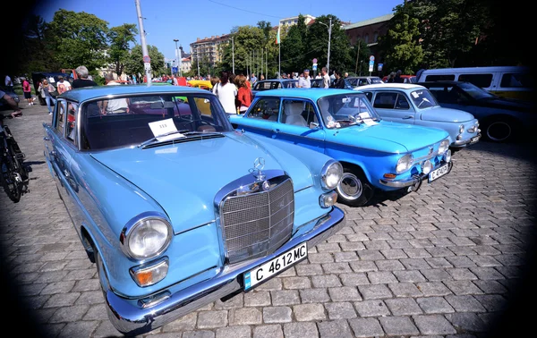 Retro-Auto auf Oldtimer-Parade 2016 am 11. Juni 2016 in Sofiq, Bulgarien. — Stockfoto