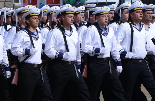 Desfile militar em Varna, Bulgária, celebrando o dia 6 de maio, o Dia de São Jorge, o Vitorioso, e o Dia do Exército Búlgaro. 6 de maio de 2016 em Sofia, Bulgária — Fotografia de Stock