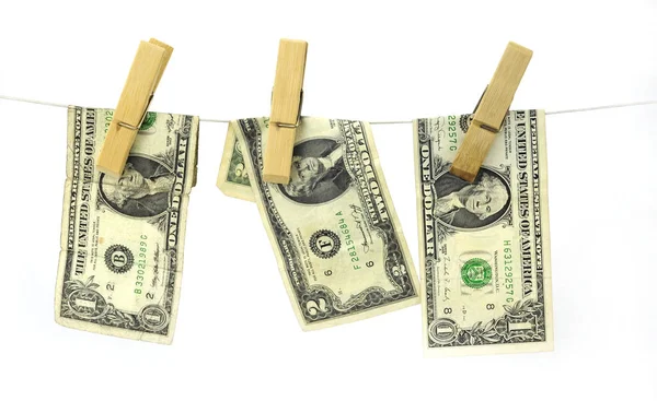 Kara para aklama için clothesline kavramı asılı yüz dolar faturaları