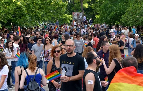 Sofia, Bulgaria - June 10, 2017: People celebrating at the 10th Sofia Gay Pride  activeathensbisexualbucelebrationcolorfulcrowddemocracydemonstrationdiversityeventfestivalfestiveflagfreefreedomfriendshipgariagayhomohomosexualhomosexualityhumanhuman r — Stock Photo, Image