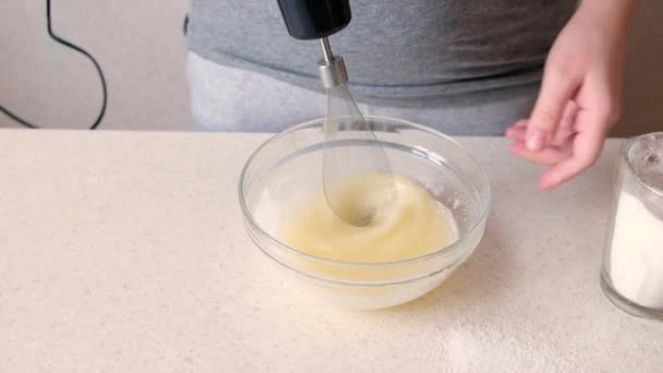 Woman Kitchen Mixer Whips Egg Whites Sprinkles Sugar Electric Mixer — Stock Video