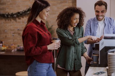 Modern bir ofis çalışma sürecinde