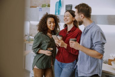 Modern bir ofis çalışma sürecinde