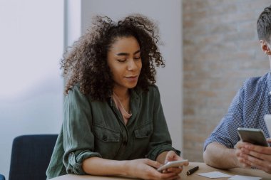 Modern bir ofis çalışma sürecinde