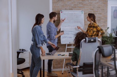 Modern bir ofis çalışma sürecinde