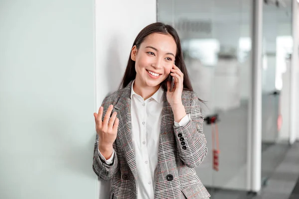 Asiatisch Frau Working Büro — Stockfoto