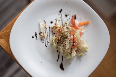 Vejetaryen lahana salatası