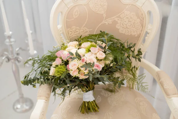 Wedding bouquet from pink roses — Stock Photo, Image