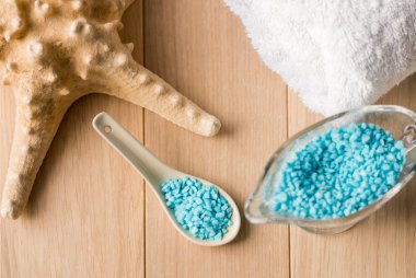 Spa uygulamaları ahşap arka plan üzerinde