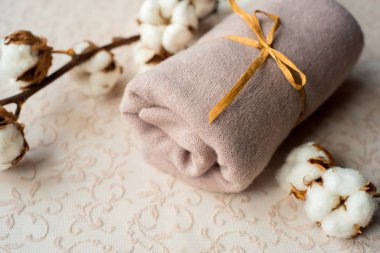 İç ev, dikiş, DIY kavramı terzi. Renkli bez kumaş yığını. Pamuk keten giysiler renk.