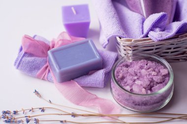 Tablo arka plan üzerinde kaplıca tedavisi bileşimi