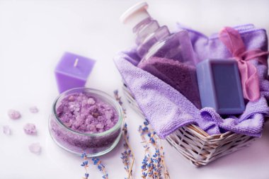 Tablo arka plan üzerinde kaplıca tedavisi bileşimi