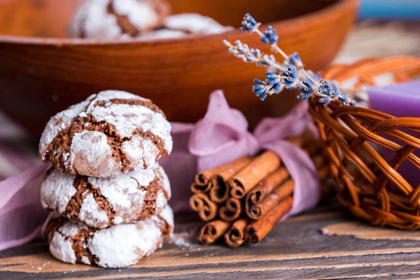 Čokoládové sušenky s levandulí. — Stock fotografie