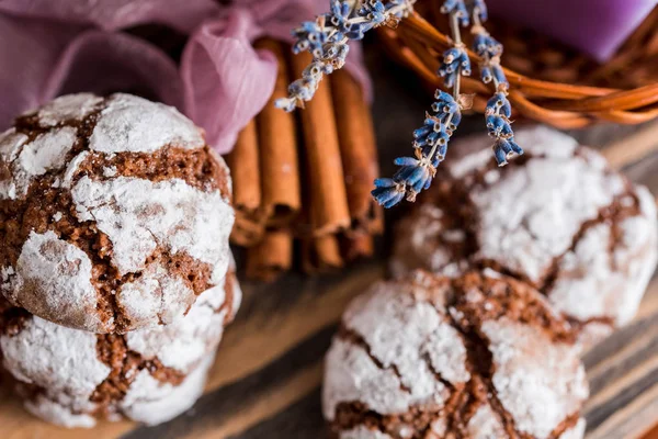 Biscotti al cioccolato con lavanda . — Foto Stock