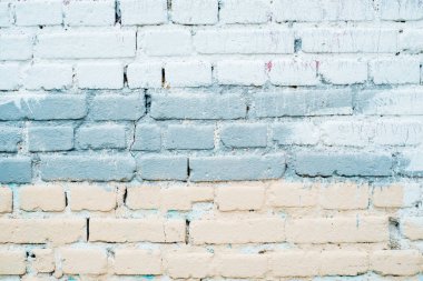 arka planda kırsal Oda, tuğla duvar eski retro doku arka plan beyaz tuğla duvar. Bej beyaz ve mavi çiçekler