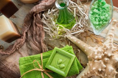 Vintage yeşil spa el yapımı sabun ile natürmort