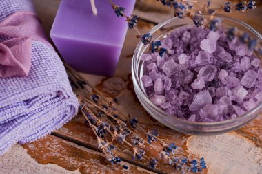 Spa Masaj ayarı, lavanta ürün, ahşap arka plan üzerine yağlıboya