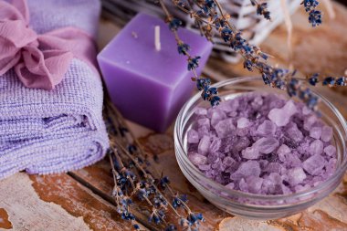 Spa Masaj ayarı, lavanta ürün, ahşap arka plan üzerine yağlıboya