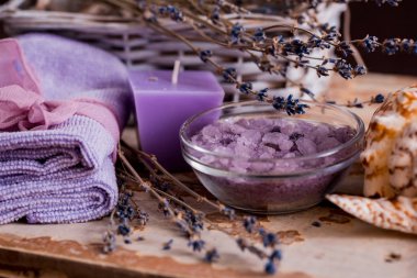 Spa Masaj ayarı, lavanta ürün, ahşap arka plan üzerine yağlıboya