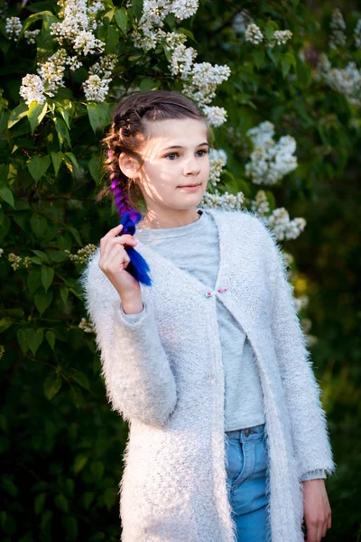 Beautiful happy girl smiling and laughing. Summer flowering tree. White flowers. — Stock Photo, Image