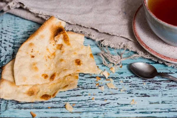 Kopp Lera Gamla Mugg Torr Platt Kaka Rusk Linneservett Trä — Stockfoto