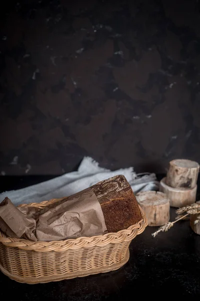 Recién horneado delicioso pan hecho en casa. Útil, sabroso, nutritivo. — Foto de Stock