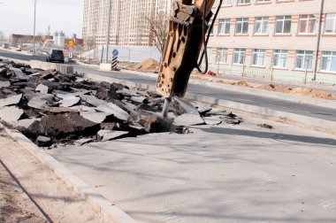 Makine asfalt dekar. Matkap, kazma ve beton yollar sondaj ile driveway yüzey tamir erkek işçi