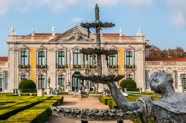 Bron van de tuinen van het paleis van Queluz — Stockfoto