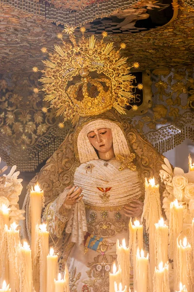 Kutsal hafta Seville, Virgin Mary tesbih duası