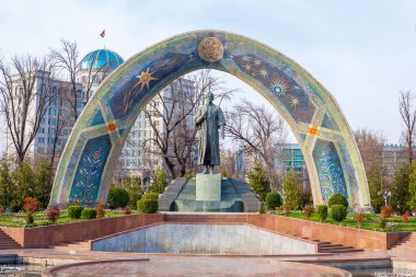 Persli şair Rudaki 'nın anıtı Rudaki Park, Dushanbe, Tacikistan