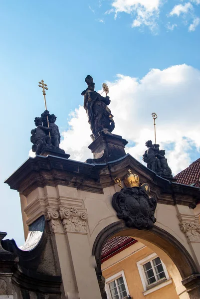 Edificios y arquitectura del monasterio de Strahov. Praga, República Checa . — Foto de Stock