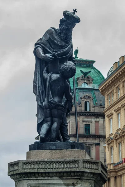 La estatua de la fuente Leopold en la calle Graben, Viena, Austria . — Foto de Stock
